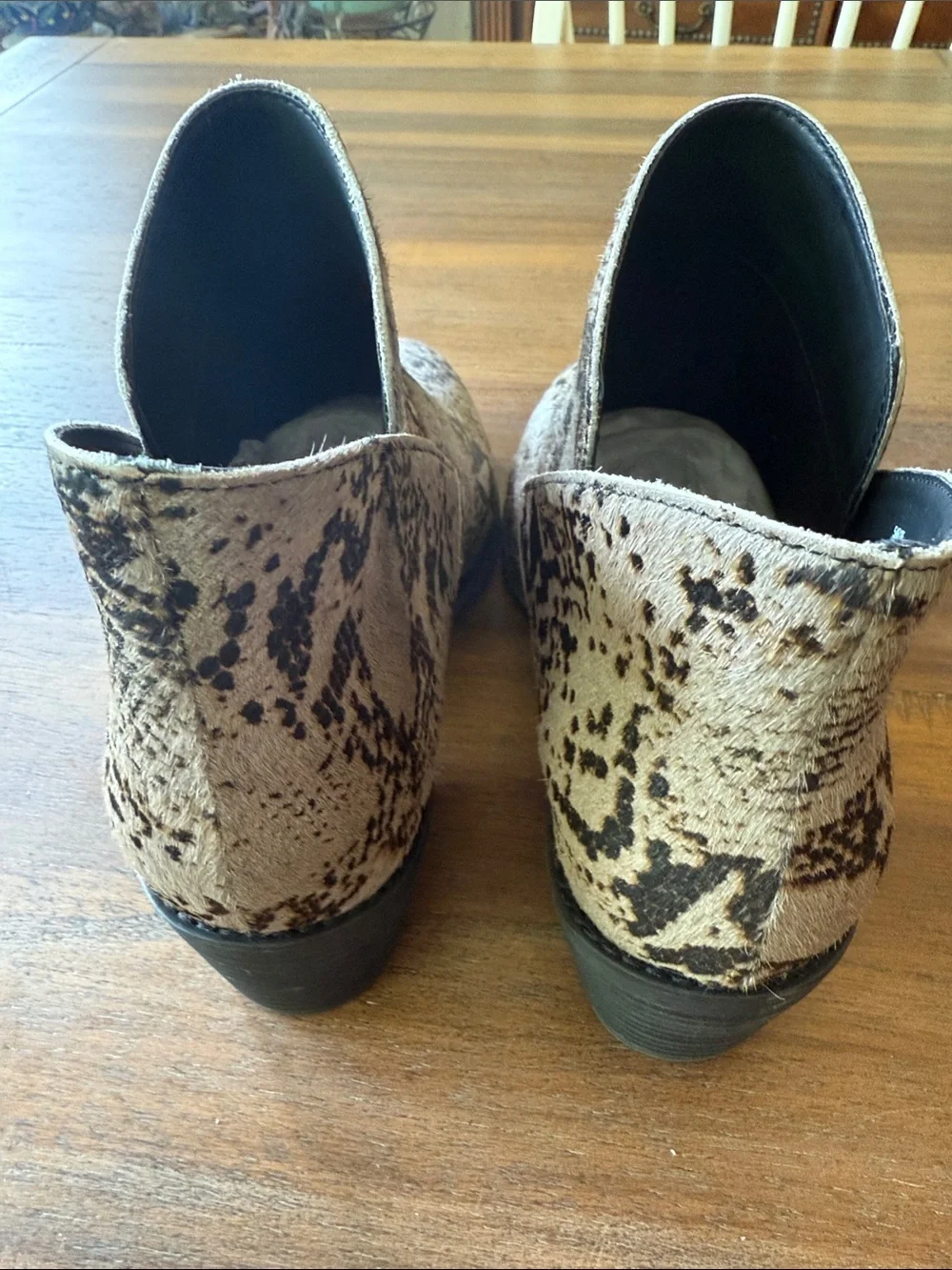 me too Taupe and Black Snake-Print Ankle Booties Size 9.5 - Picture 3 of 8